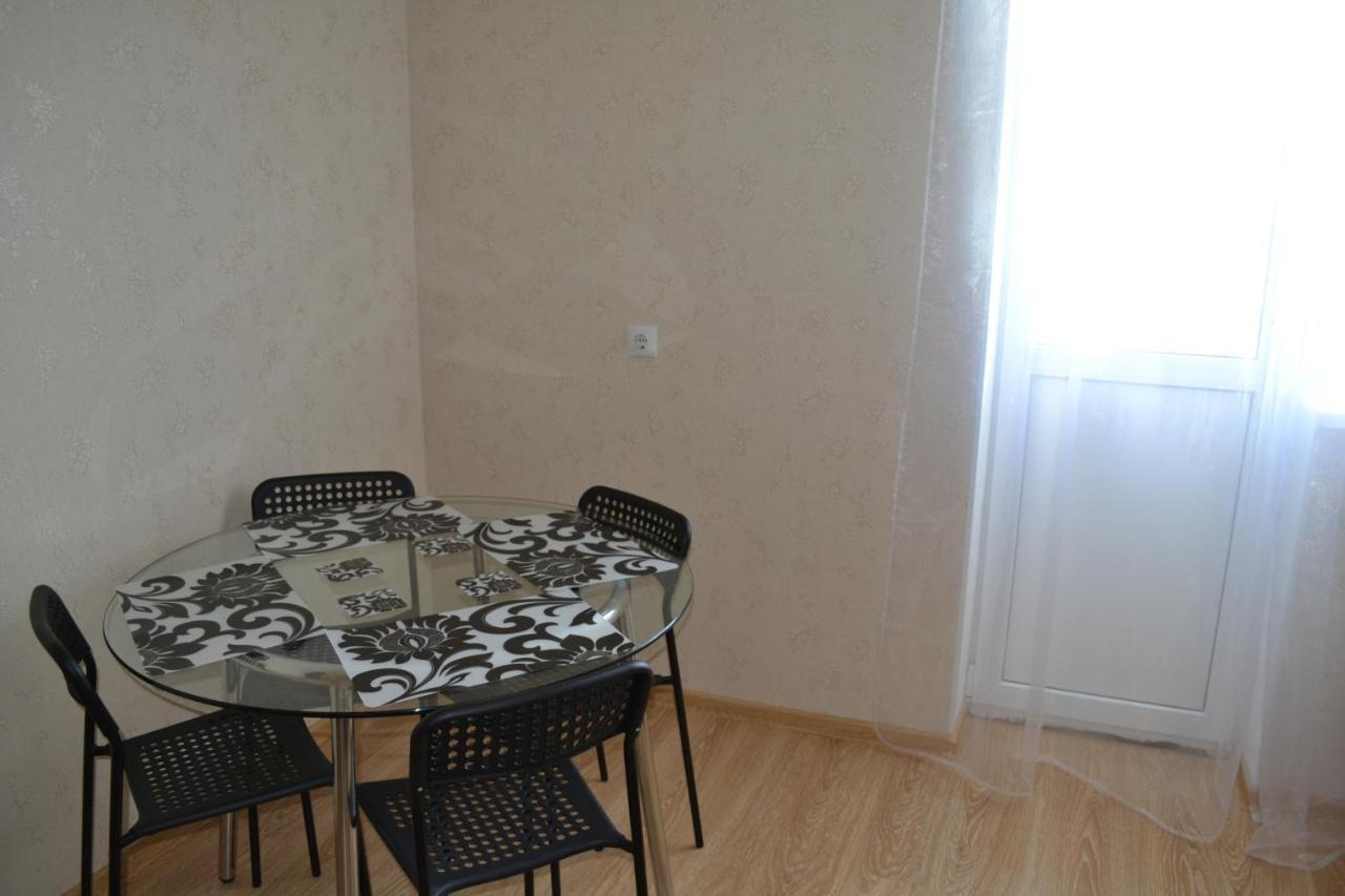 Apartment On Raketnaya 20 Koltsovo  Екстериор снимка